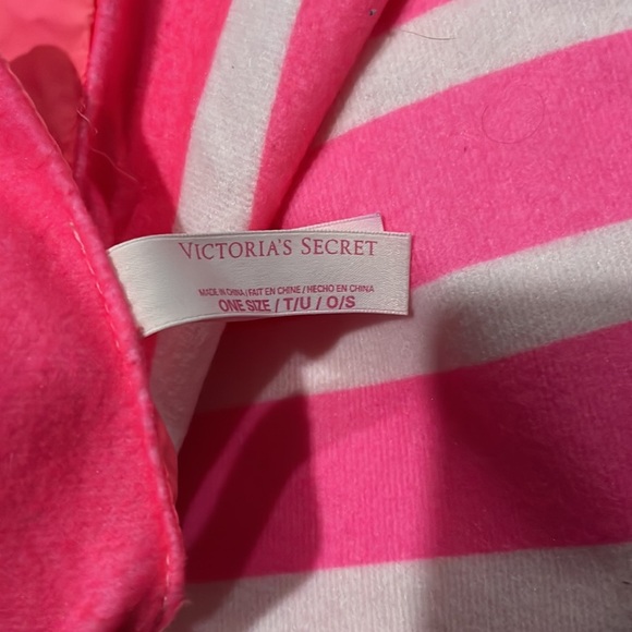 Victoria’s Secret Beach Blanket Picnic Towel Roll-Up - Picture 7 of 9